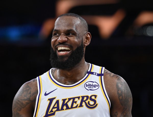 Ayton: Tôi luôn coi James là người lãnh đạo. Cảm giác quá không thật khi trở thành đồng đội của anh ấy