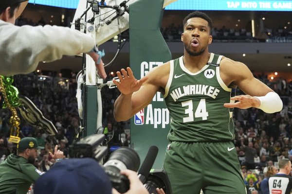 Perkins: Antetokounmpo muốn rờ
